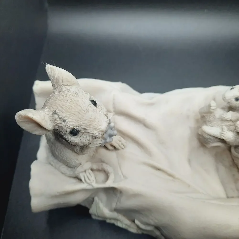 Vintage United Design Corp 1998 Mice On Garden Glove Figurine